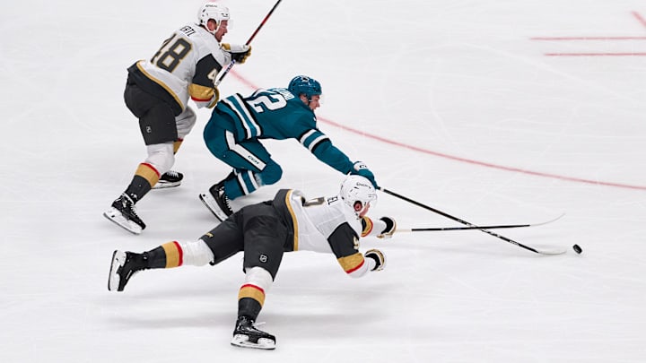 Oct 9, 2025; San Jose, California, USA; Vegas Golden Knights center Jack Eichel (9) extends for the puck and center Tomas Hertl (48) defends against San Jose Sharks left wing William Eklund (72) during the third period at SAP Center at San Jose. Mandatory Credit: Robert Edwards-Imagn Images Oct 9, 2025; San Jose, California, USA; Vegas Golden Knights center Jack Eichel (9) extends for the puck and center Tomas Hertl (48) defends against San Jose Sharks left wing William Eklund (72) during the third period at SAP Center at San Jose. Mandatory Credit: Robert Edwards-Imagn Images