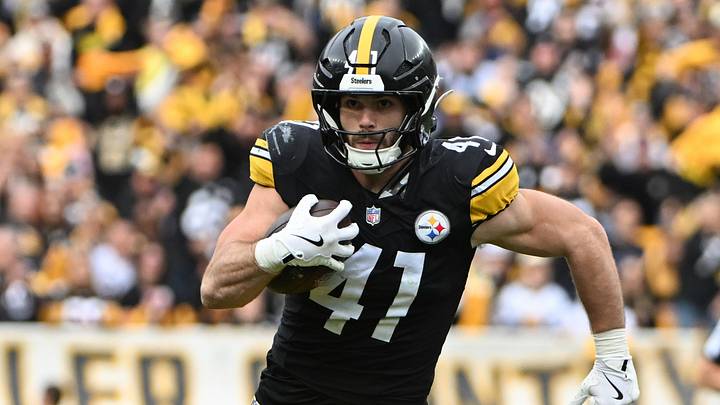 Nov 2, 2025; Pittsburgh, Pennsylvania, USA; Pittsburgh Steelers linebacker Payton Wilson (41) returns an interception against the Indianapolis Colts during the first half at Acrisure Stadium. Mandatory Credit: Barry Reeger-Imagn Images Nov 2, 2025; Pittsburgh, Pennsylvania, USA; Pittsburgh Steelers linebacker Payton Wilson (41) returns an interception against the Indianapolis Colts during the first half at Acrisure Stadium. Mandatory Credit: Barry Reeger-Imagn Images