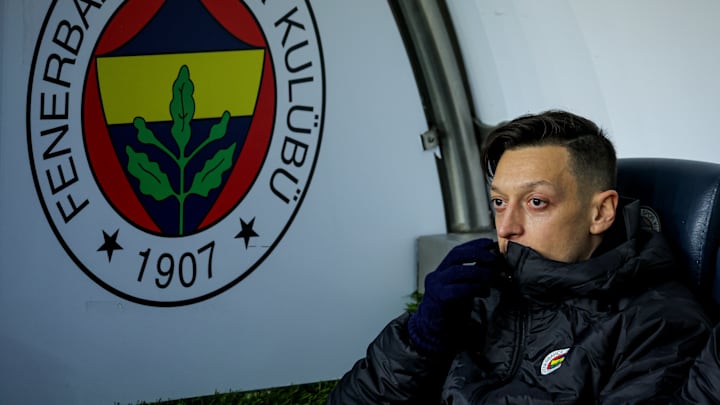 Mesut Özil erfuhr am Telefon von seiner Suspendierung