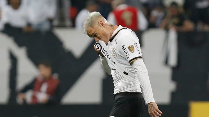 Camisa 9 do Timão vem amargando o banco de reservas