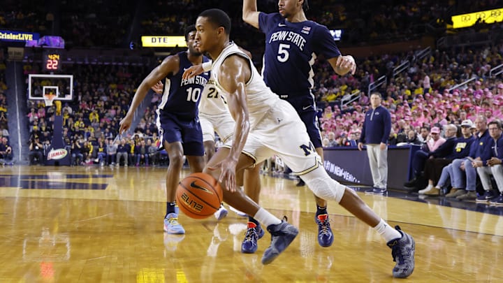 Michigan Wolverines guard Nimari Burnett dribbles against Penn State Nittany Lions