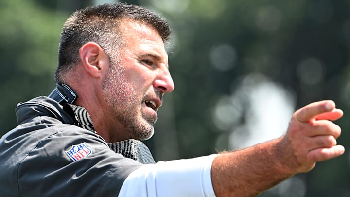 Mike Vrabel would definitely fit if the Bears want a "leader of men," but would a leader of men want this organization? Mike Vrabel would definitely fit if the Bears want a "leader of men," but would a leader of men want this organization?