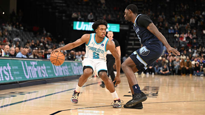 Charlotte Hornets guard Collin Sexton (8) dribbles up to defender Memphis Grizzlies guard Vince Williams Jr. 