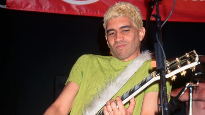 Pat Smear Playing Guitar