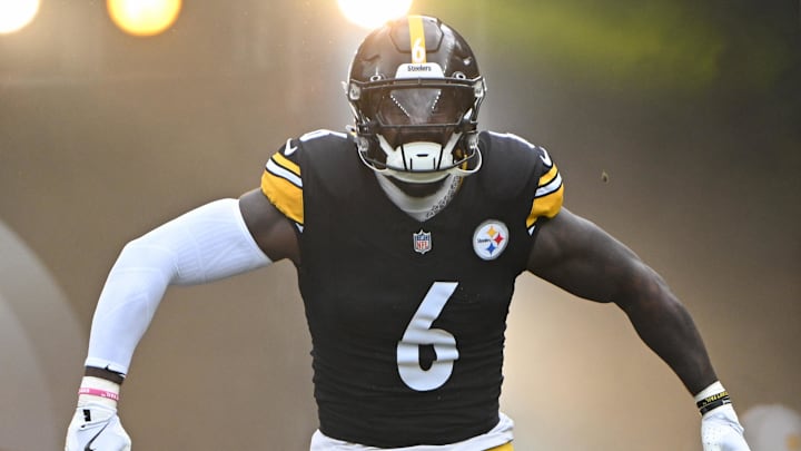 Oct 12, 2025; Pittsburgh, Pennsylvania, USA; Pittsburgh Steelers linebacker Patrick Queen (6)) takes the field for a game against the Cleveland Browns at Acrisure Stadium. Mandatory Credit: Barry Reeger-Imagn Images