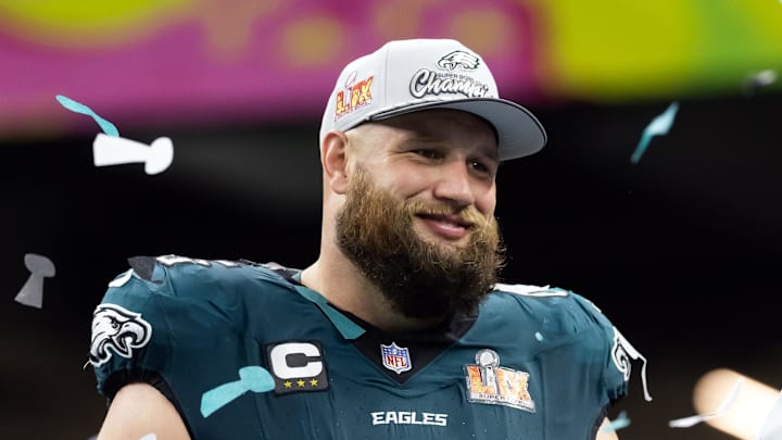 Lane Johnson has agreed to a contract extension.
