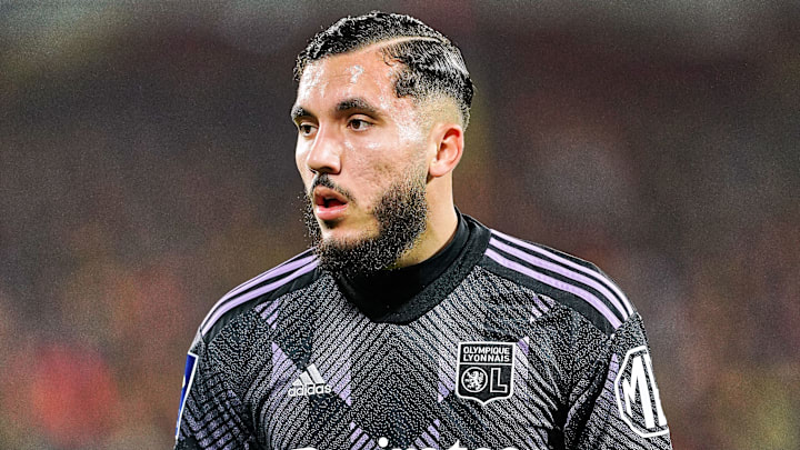 Rayan Cherki n'a pas encore tout compris.