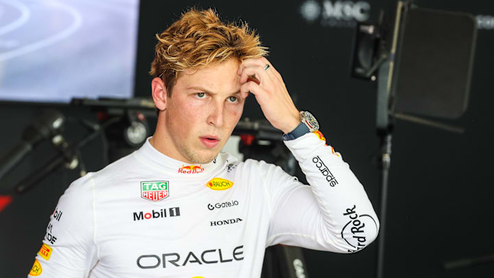 Liam Lawson tuvo varios problemas con Sergio "Checo" Pérez, al que ahora reemplaza en Red Bull 