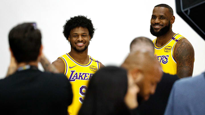 LeBron James y su hijo Bronny en el Media Day de Los Angeles Lakers 