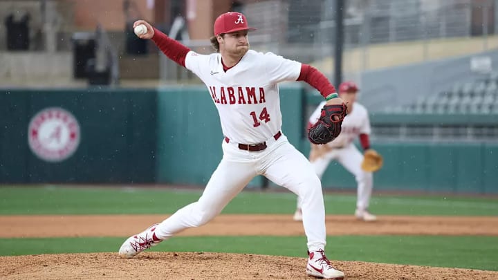 Alabama baseball closer Carson Ozmer (14).