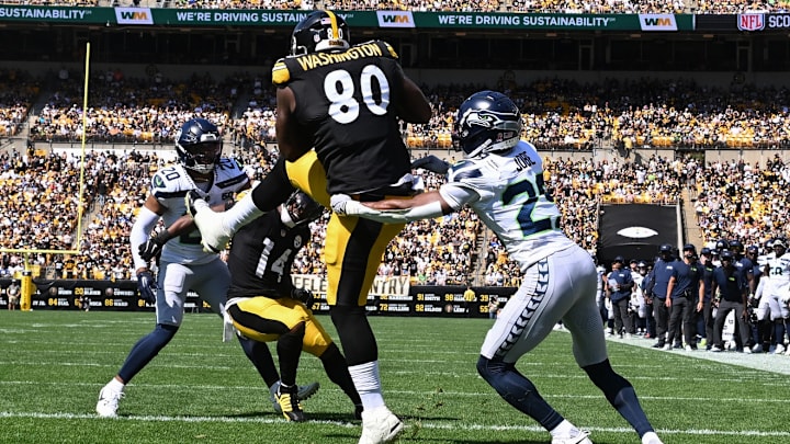 Sep 14, 2025; Pittsburgh, Pennsylvania, USA; Pittsburgh Steelers tight end Darnell Washington (80) catches a two point conversion over Seattle Seahawks cornerback Josh Jobe (29) during the second quarter at Acrisure Stadium. Sep 14, 2025; Pittsburgh, Pennsylvania, USA; Pittsburgh Steelers tight end Darnell Washington (80) catches a two point conversion over Seattle Seahawks cornerback Josh Jobe (29) during the second quarter at Acrisure Stadium.