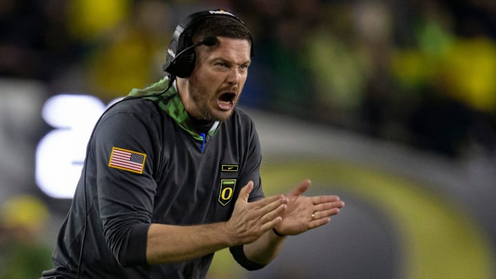 Oregon head coach Dan Lanning yells to his team as the No. 6 Oregon Ducks host the No. 24 Washington Huskies Saturday, Nov. 12, 2022, at Autzen Stadium in Eugene, Ore.Ncaa Football Oregon Washington Football Washington At Oregon Oregon head coach Dan Lanning yells to his team as the No. 6 Oregon Ducks host the No. 24 Washington Huskies Saturday, Nov. 12, 2022, at Autzen Stadium in Eugene, Ore.Ncaa Football Oregon Washington Football Washington At Oregon