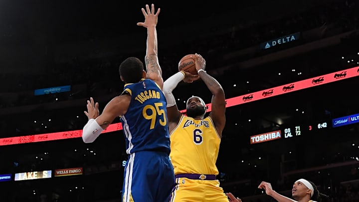 LeBron James y los Lakers perdieron ante Warriors