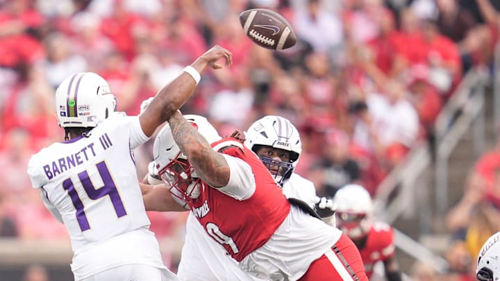 James Madison quarterback Alonza Barnett III has led the Dukes to the No. 24 ranking in the country -- one spot ahead of USF James Madison quarterback Alonza Barnett III has led the Dukes to the No. 24 ranking in the country -- one spot ahead of USF