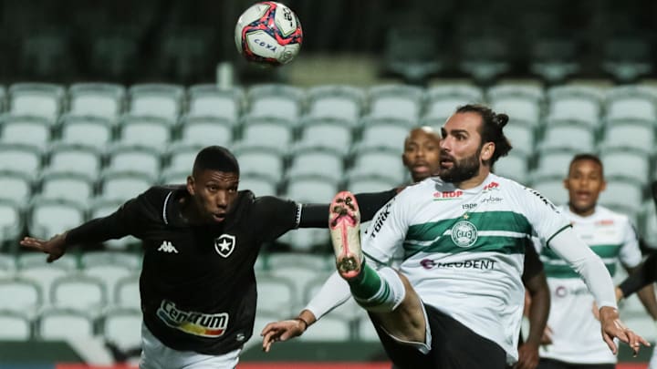 Léo Gamalho, do Coxa, está entre os artilheiros da Série B