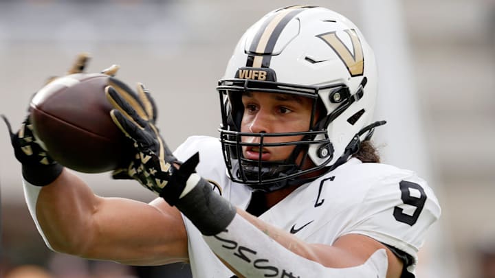 Vanderbilt tight end Eli Stowers