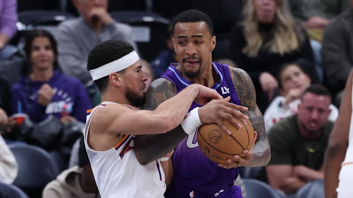 Dec 13, 2024; Salt Lake City, Utah, USA; Phoenix Suns guard Devin Booker (left) and Utah Jazz forward John Collins (right) battle for the ball during the third quarter at Delta Center. Mandatory Credit: Rob Gray-Imagn Images Dec 13, 2024; Salt Lake City, Utah, USA; Phoenix Suns guard Devin Booker (left) and Utah Jazz forward John Collins (right) battle for the ball during the third quarter at Delta Center. Mandatory Credit: Rob Gray-Imagn Images