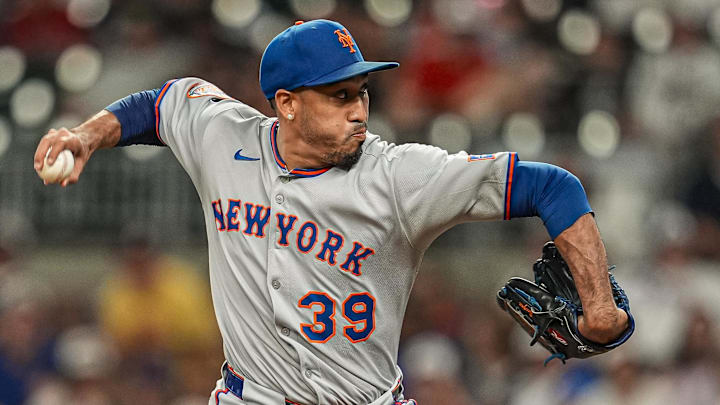 New York Mets relief pitcher Edwin Diaz (39) pitches during an August 23, 2025 game New York Mets relief pitcher Edwin Diaz (39) pitches during an August 23, 2025 game