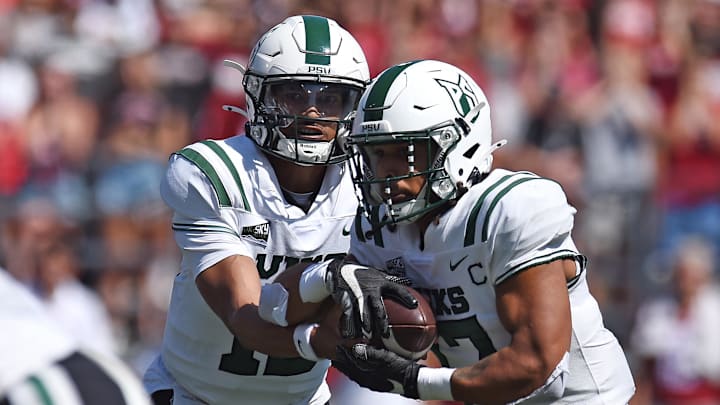 Aug 31, 2024; Pullman, Washington, USA; Portland State Vikings quarterback Dante Chachere (15) hands the ball off to Portland State Vikings running back Quincy Craig (17) during a game against the Washington State Cougars in the first half at Gesa Field at Martin Stadium. Mandatory Credit: James Snook-USA TODAY Sports