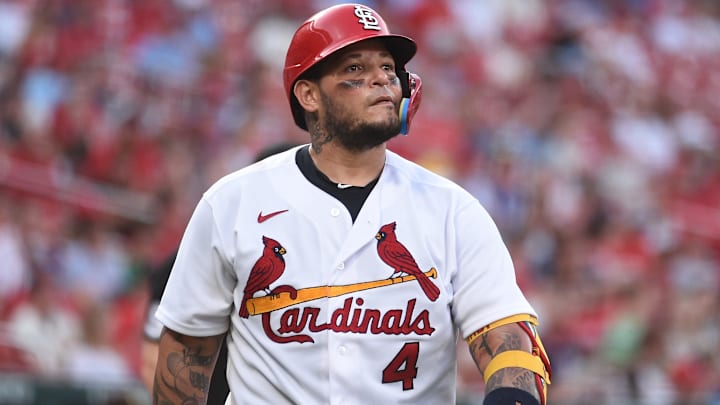 Yadier Molina tiene molestias en la rodilla