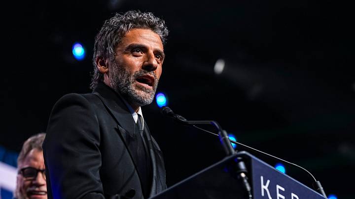Actor Oscar Isaac of “Frankenstein” speaks after receiving the visionary award with the rest of the cast and director Guillermo del Toro during the Palm Springs International Film Awards in Palm Springs, Calif., Saturday, Jan. 3, 2026.