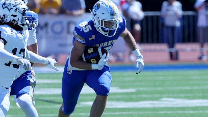 Serra senior tight end Clay Hinsdale will be one of a couple dozen big bodies at Riordan Saturday when the two teams clash in a West Catholic Athletic League showdown between two highly-talented .500 teams. 