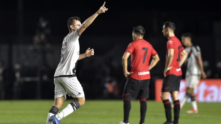Lucas Piton fez o único gol do jogo em São Januário