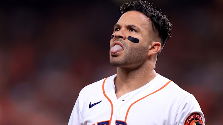 José Altuve bateó un jonrón y remolcó tres carreras en el comienzo de la Serie de Campeonato 
