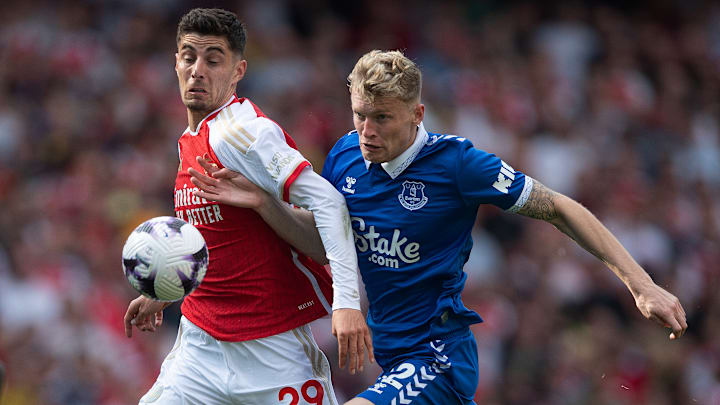 Jogo acontece no Emirates Stadium