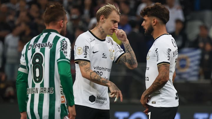 Dupla de atacantes deixa marcação fragilizada, diz técnico