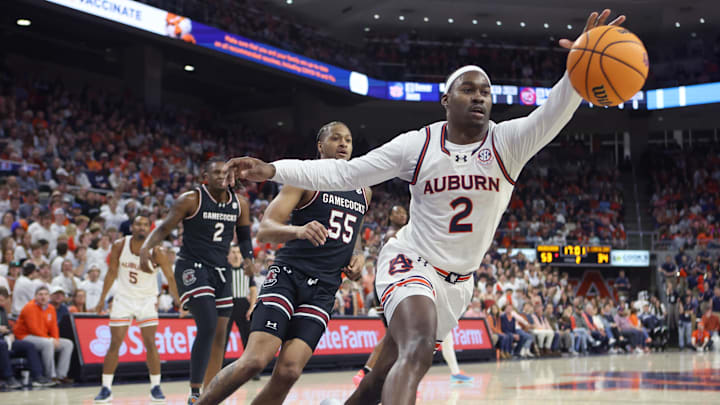 Feb 14, 2024; Auburn, Alabama, USA; Auburn Tigers forward Jaylin Williams (2) goes for a loose ball