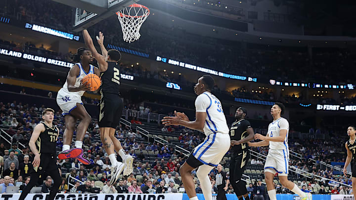Oakland v Kentucky