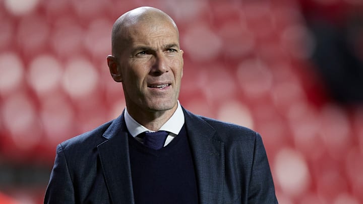 Zinédine Zidane serait le choix numéro 1 d'un cador de Premier League. Zinédine Zidane serait le choix numéro 1 d'un cador de Premier League.
