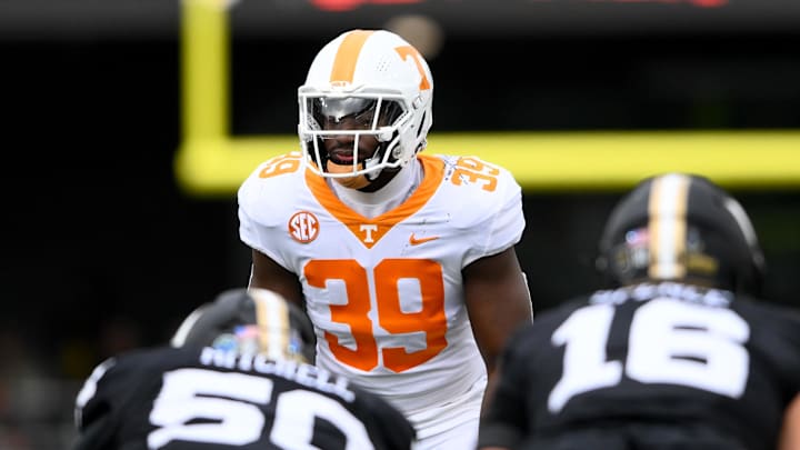 Nov 30, 2024; Nashville, Tennessee, USA;  Tennessee Volunteers linebacker Jalen Smith (39) takes a peak into the backfield against the Vanderbilt Commodores during the first half at FirstBank Stadium. Mandatory Credit: Steve Roberts-Imagn Images