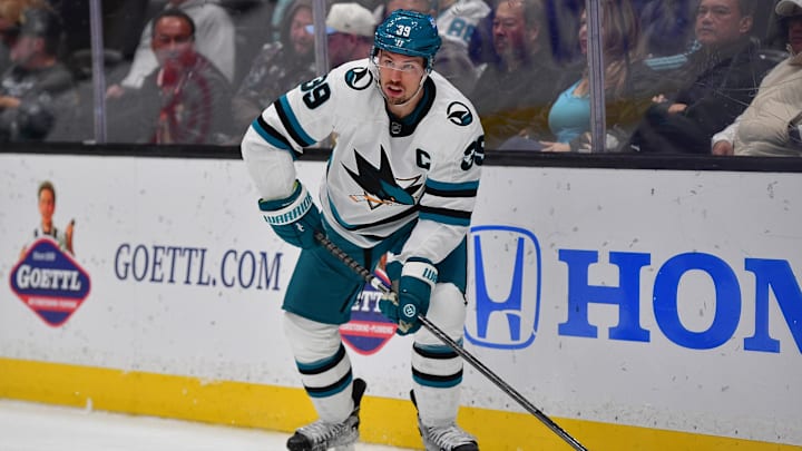 Jan 31, 2024; Anaheim, California, USA; San Jose Sharks center Logan Couture (39) controls the puck during the third period at Honda Center. Mandatory Credit: Gary A. Vasquez-Imagn Images Jan 31, 2024; Anaheim, California, USA; San Jose Sharks center Logan Couture (39) controls the puck during the third period at Honda Center. Mandatory Credit: Gary A. Vasquez-Imagn Images