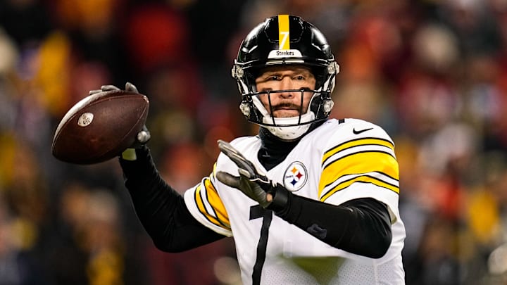 Jan 16, 2022; Kansas City, Missouri, USA; Pittsburgh Steelers quarterback Ben Roethlisberger (7) throws a pass against the Kansas City Chiefs during the second half in an AFC Wild Card playoff football game at GEHA Field at Arrowhead Stadium. Mandatory Credit: Jay Biggerstaff-Imagn Images Jan 16, 2022; Kansas City, Missouri, USA; Pittsburgh Steelers quarterback Ben Roethlisberger (7) throws a pass against the Kansas City Chiefs during the second half in an AFC Wild Card playoff football game at GEHA Field at Arrowhead Stadium. Mandatory Credit: Jay Biggerstaff-Imagn Images