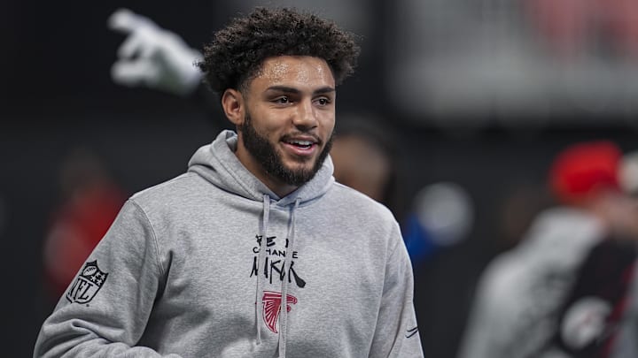 Dec 22, 2024; Atlanta, Georgia, USA; Atlanta Falcons wide receiver Drake London (5) warms up on the field prior to the game against the New York Giants at Mercedes-Benz Stadium. Mandatory Credit: Dale Zanine-Imagn Images