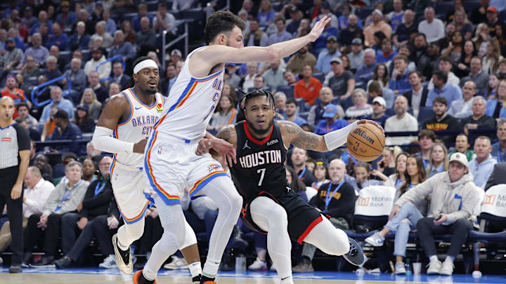 Mar 3, 2025; Oklahoma City, Oklahoma, USA; Houston Rockets forward Cam Whitmore (7) drives to the basket as Oklahoma City Thunder forward Chet Holmgren (7) defends during the second half at Paycom Center. Mandatory Credit: Alonzo Adams-Imagn Images Mar 3, 2025; Oklahoma City, Oklahoma, USA; Houston Rockets forward Cam Whitmore (7) drives to the basket as Oklahoma City Thunder forward Chet Holmgren (7) defends during the second half at Paycom Center. Mandatory Credit: Alonzo Adams-Imagn Images
