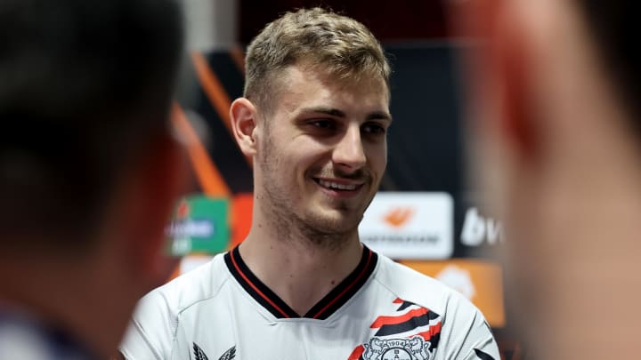 Josip Stanisic is staying at Bayern Munich