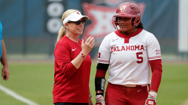 Oklahoma coach Patty Gasso talks with Ella Parker
