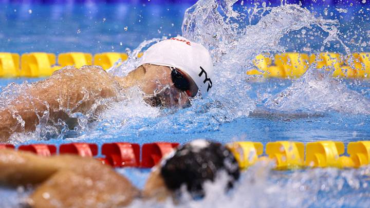 Katie Ledecky y Summer McIntosh durante los 400 metros estilo libre. Katie Ledecky y Summer McIntosh durante los 400 metros estilo libre.