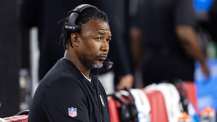 Aug 23, 2025; Glendale, Arizona, USA; Las Vegas Raiders defensive coordinator Patrick Graham against the Arizona Cardinals during a preseason NFL game at State Farm Stadium. Mandatory Credit: Mark J. Rebilas-Imagn Images Aug 23, 2025; Glendale, Arizona, USA; Las Vegas Raiders defensive coordinator Patrick Graham against the Arizona Cardinals during a preseason NFL game at State Farm Stadium. Mandatory Credit: Mark J. Rebilas-Imagn Images