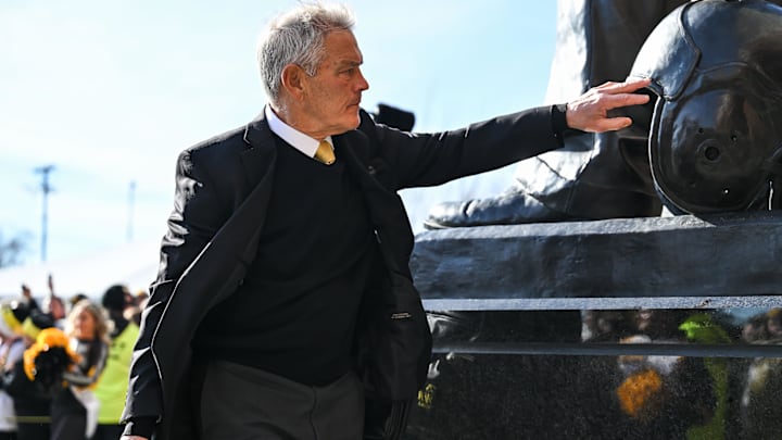 Iowa Hawkeyes head coach Kirk Ferentz