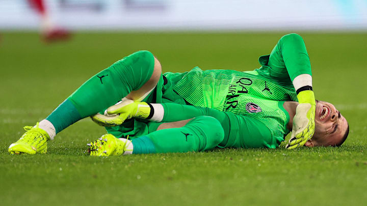 Lucas Chevalier ne foulera peut-être pas la pelouse du Parc des Princes ce Samedi.