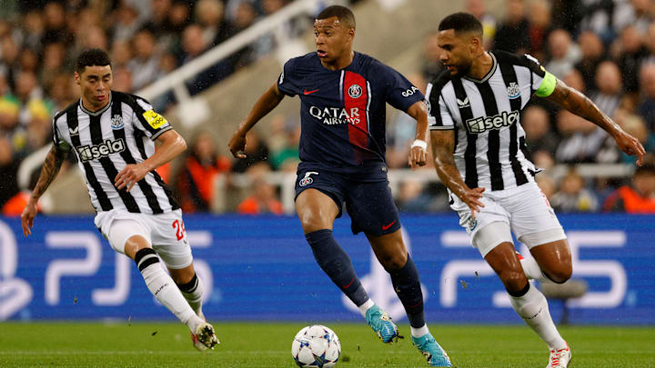 O Newcastle goleou o PSG no primeiro confronto das equipes no grupo da morte