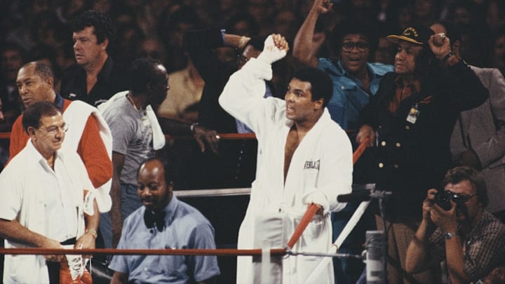 Larry Holmes vs. Muhammad Ali