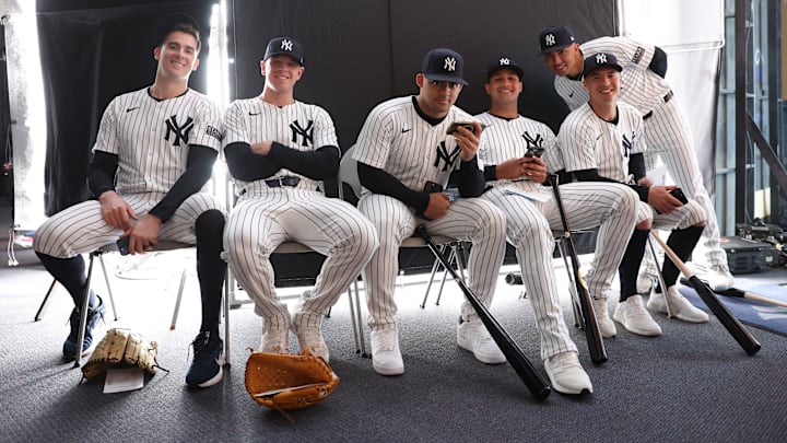 Nick Burdi (izquierda) se ganó un cupo en el roster de los Yankees 