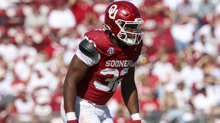 Oct 19, 2024; Norman, Oklahoma, USA;  Oklahoma Sooners defensive lineman R Mason Thomas (32) in action during the second half at Gaylord Family-Oklahoma Memorial Stadium. Mandatory Credit: Kevin Jairaj-Imagn Images