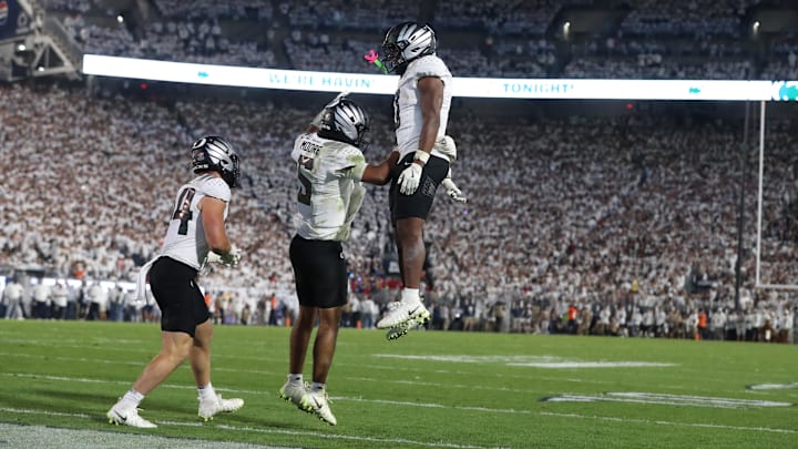 Oregon Ducks running back Jordon Davison (0) reacts with quarterback Dante Moore (5) after scoring a touchdown against the Penn State Nittany Lions at Beaver Stadium. Credit: Matthew O'Haren-Imagn Images