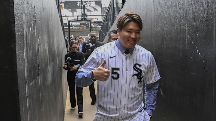 Dec 22, 2025; Chicago, Il, USA; New Chicago White Sox player Munetaka Murakami gives a thumbs up after a press conference where he was introduced at Rate Field. Mandatory Credit: Matt Marton-Imagn Images Dec 22, 2025; Chicago, Il, USA; New Chicago White Sox player Munetaka Murakami gives a thumbs up after a press conference where he was introduced at Rate Field. Mandatory Credit: Matt Marton-Imagn Images